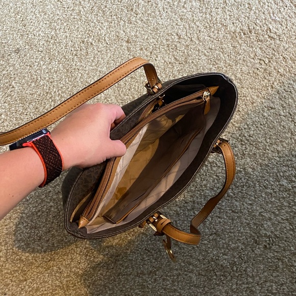 MICHAEL KORS PURSE - Picture 4 of 5